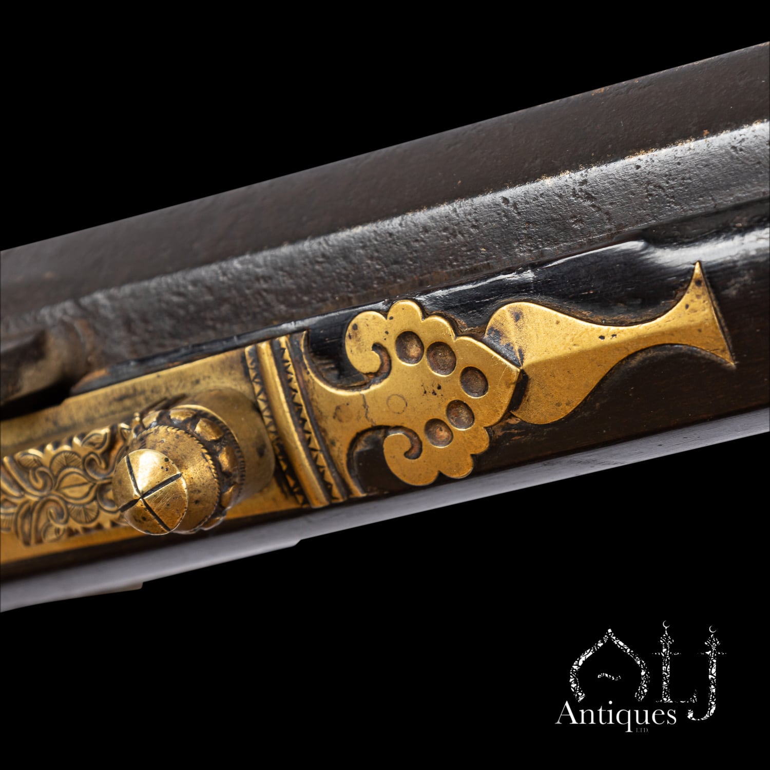 An Exceptionally Rare Monumental Minangkabau Matchlock Rifle (Istinggar / Badil Satengga) West Sumatra, Malay World (Indonesia) Circa 18th Century. - Image 9
