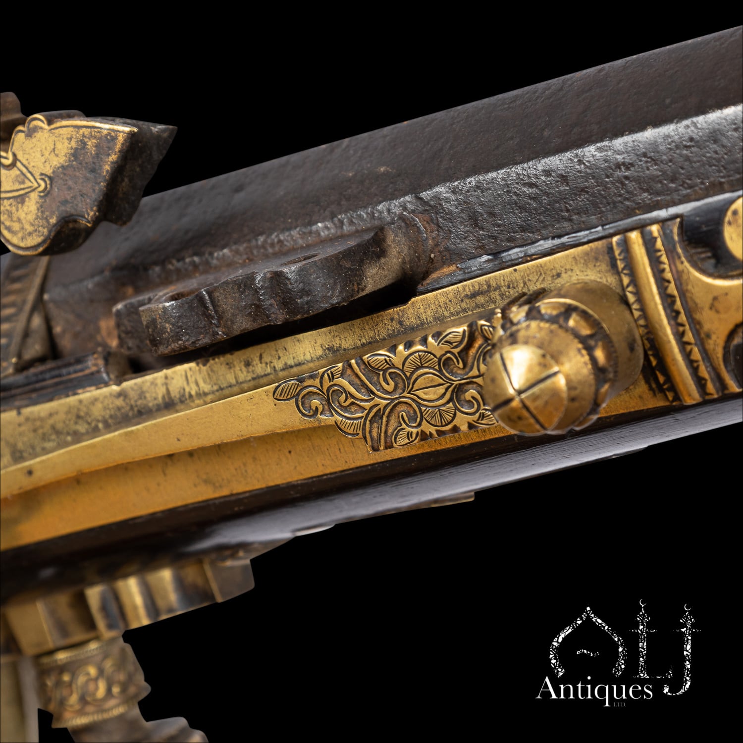 An Exceptionally Rare Monumental Minangkabau Matchlock Rifle (Istinggar / Badil Satengga) West Sumatra, Malay World (Indonesia) Circa 18th Century. - Image 8