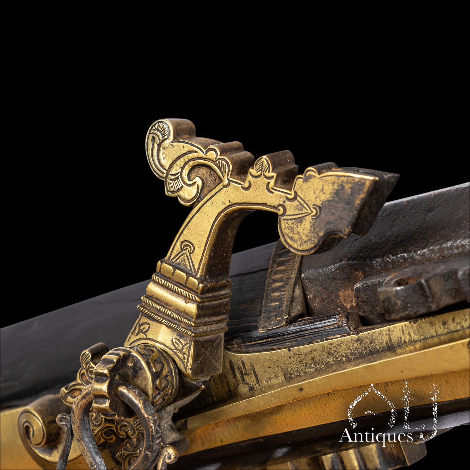 An Exceptionally Rare Monumental Minangkabau Matchlock Rifle (Istinggar / Badil Satengga) West Sumatra, Malay World (Indonesia) Circa 18th Century. - Image 10