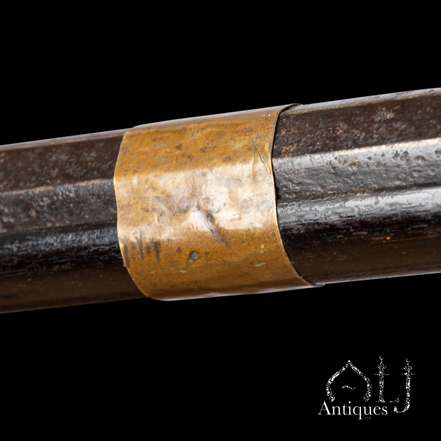 An Exceptionally Rare Monumental Minangkabau Matchlock Rifle (Istinggar / Badil Satengga) West Sumatra, Malay World (Indonesia) Circa 18th Century. - Image 16