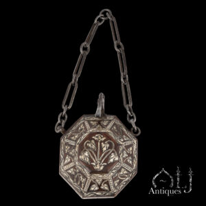 Exceptionally Rare Indo-Portuguese / Anglo-Indian / Mughal Gem-Form Faceted Octagonal Gunpowder Flask in Carved Teak with Engraved Bone Inlay — Gujarat or Vizagapatam, India, circa 1700s.