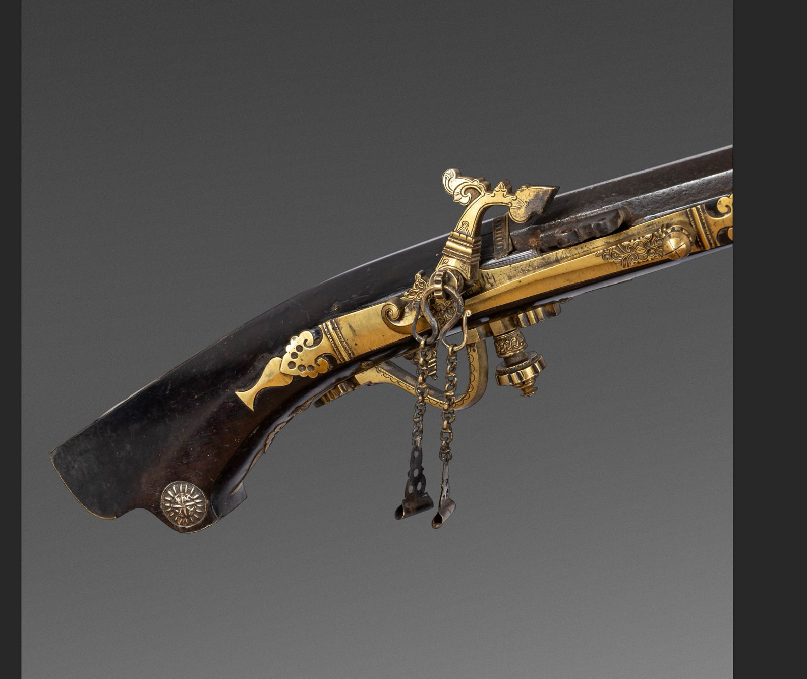 An Exceptionally Rare Monumental Minangkabau Matchlock Rifle (Istinggar / Badil Satengga) West Sumatra, Malay World (Indonesia) Circa 18th Century. - Image 4