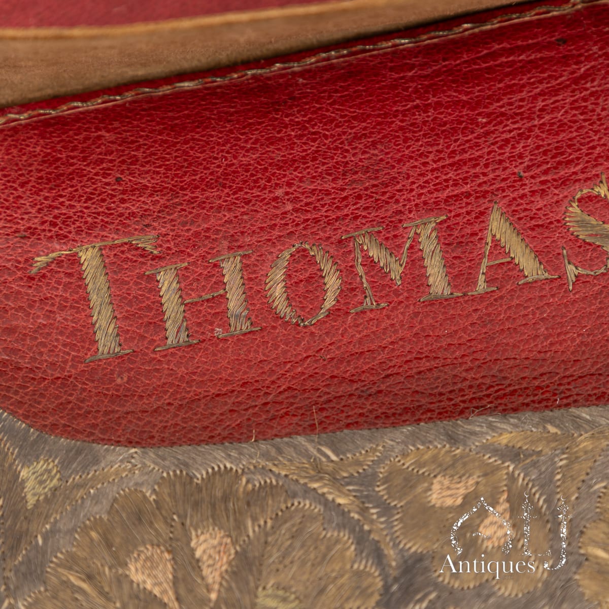 An Exceptional Ottoman Gold, Silver and Polychrome Silk Embroidered Morocco Leather Letter and Document Wallet (Brieftasche), Inscribed "Constantinople 1742" and "Thomas Hewett" Constantinople (Istanbul), Ottoman Empire, Dated 1742 - Image 10