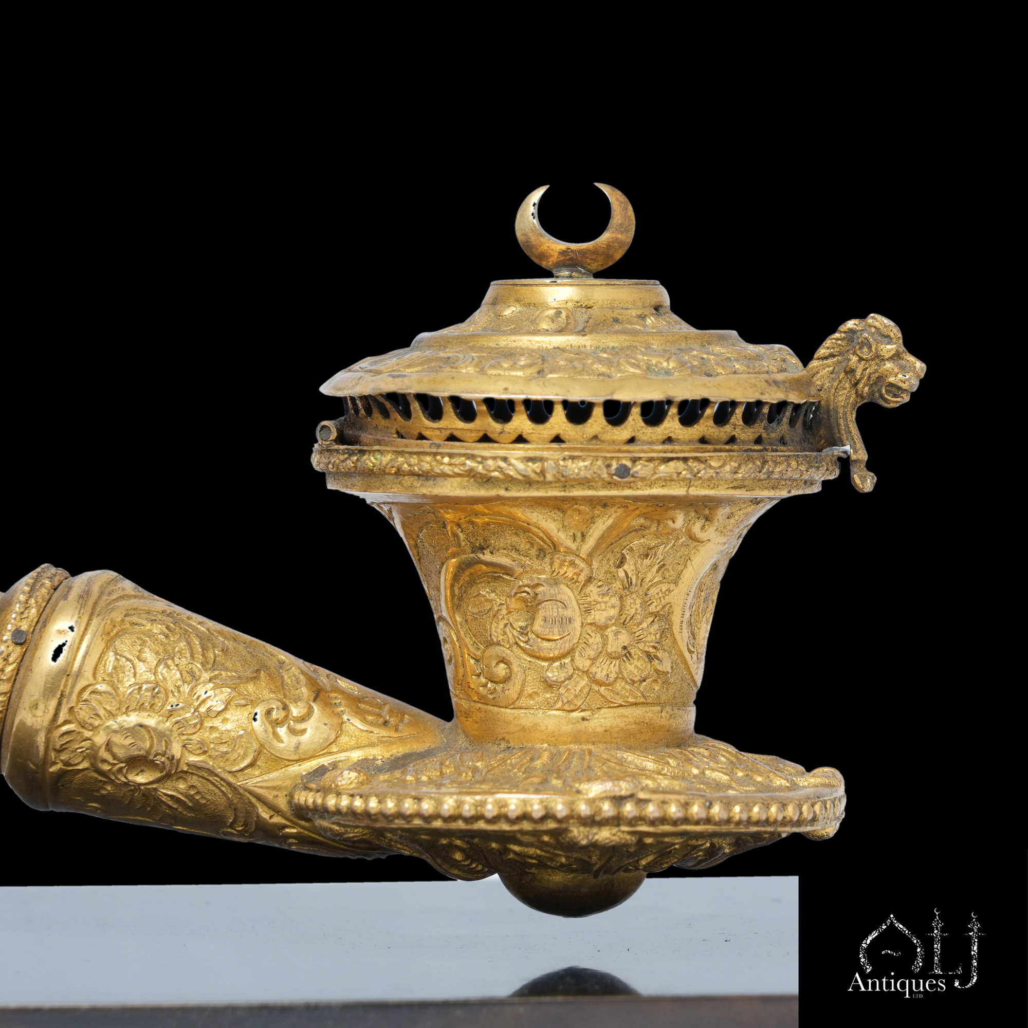 An Ottoman Çubuk Long Smoking Pipe with Tombak Bowl Bone, Horn and Mother-of-Pearl Inlaid Shaft with Brass Micro-Mosaic Decoration, Probably Istanbul, Late 18th – Early 19th Century. - Image 10